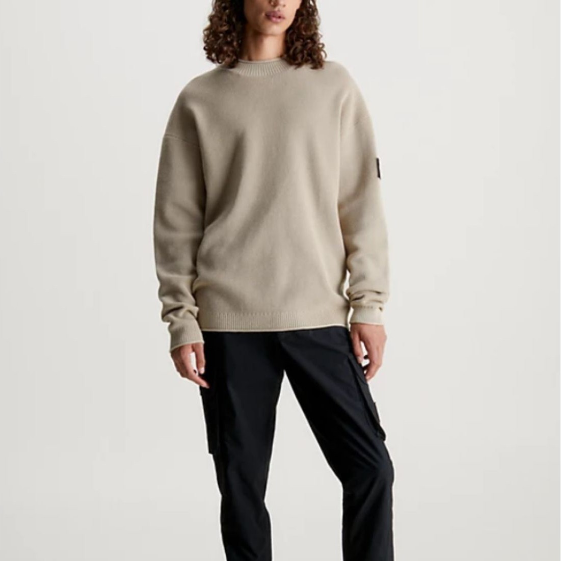 CALVIN KLEIN JEANS Sportinis nertinis vyrams, Smėlio, Badge relaxed sweater 2