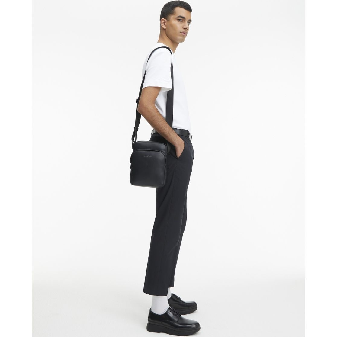 CALVIN KLEIN Rankinė per petį vyrams, Juoda, Must reporter 4