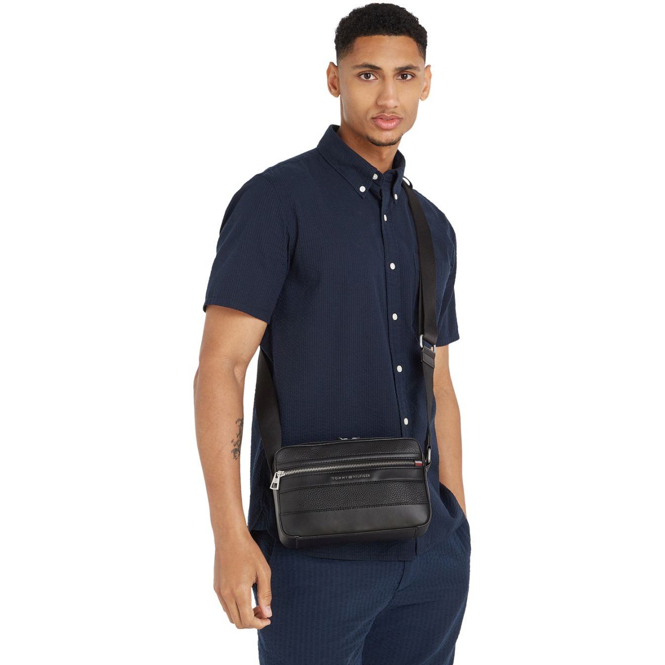 TOMMY HILFIGER Rankinė per petį vyrams, Juoda, Central reporter 5