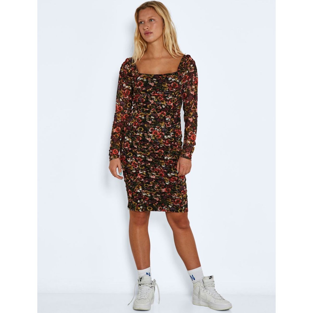 NOISY MAY Mini suknelė moterims, Juoda, NMJUDITH L/S MESH RUC 6