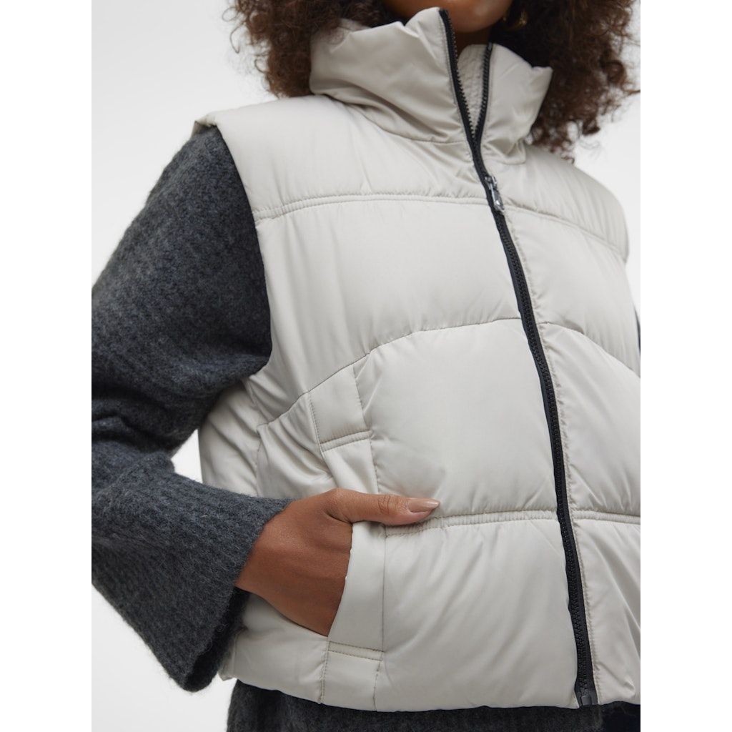 VERO MODA Pūkinė liemenė moterims, Smėlio, Klea short waistcoat 2