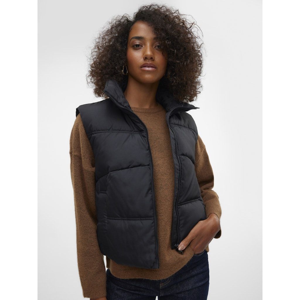 VERO MODA Pūkinė liemenė moterims, Juoda, Klea short waistcoat 4