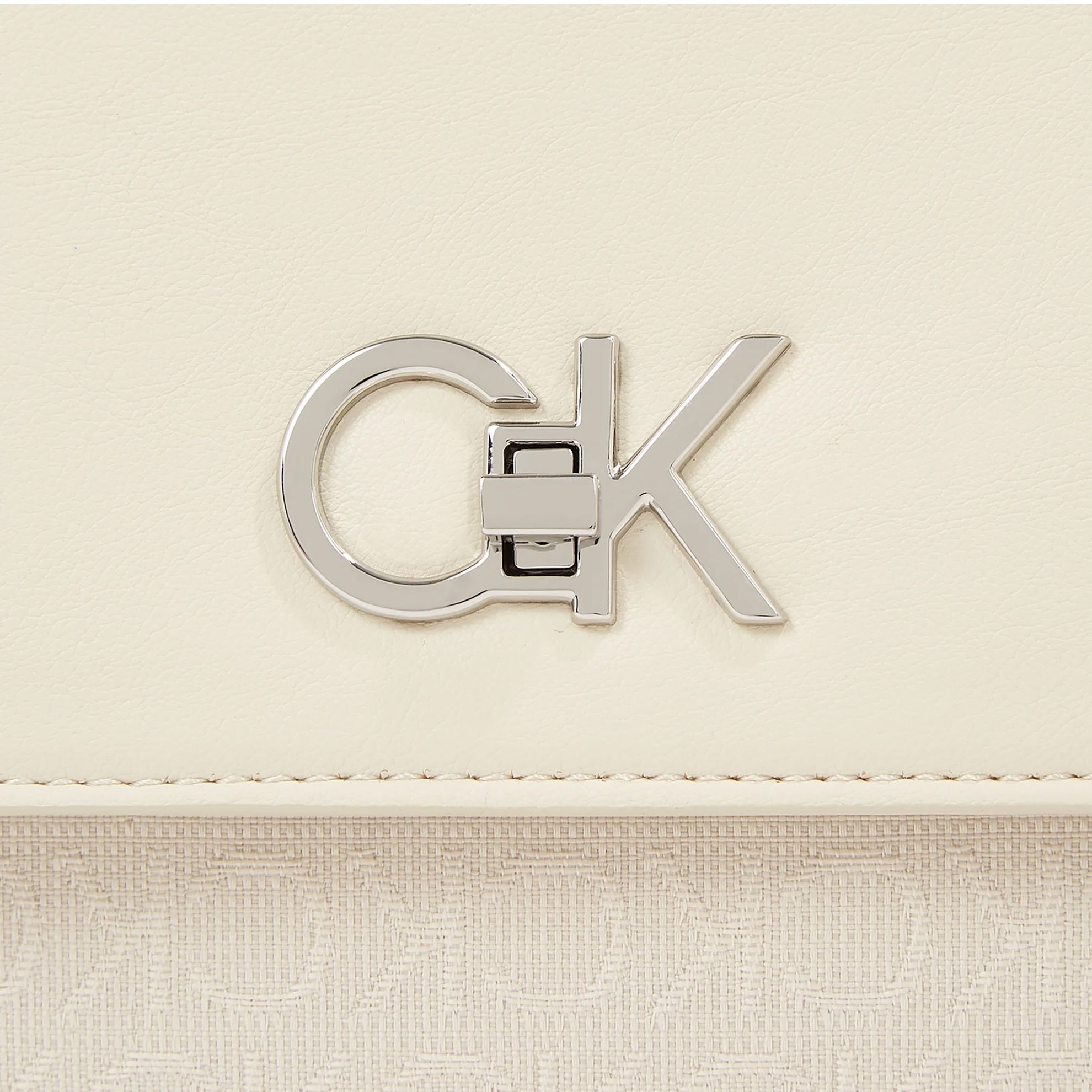 CALVIN KLEIN Rankinė per petį moterims, Smėlio, Re-lock shoulder bag 3