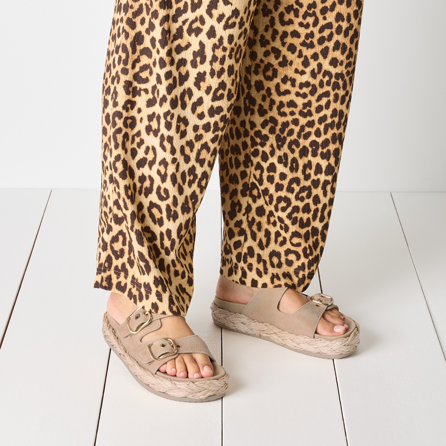 TAMARIS Klumpės moterims, Smėlio, Mules 6