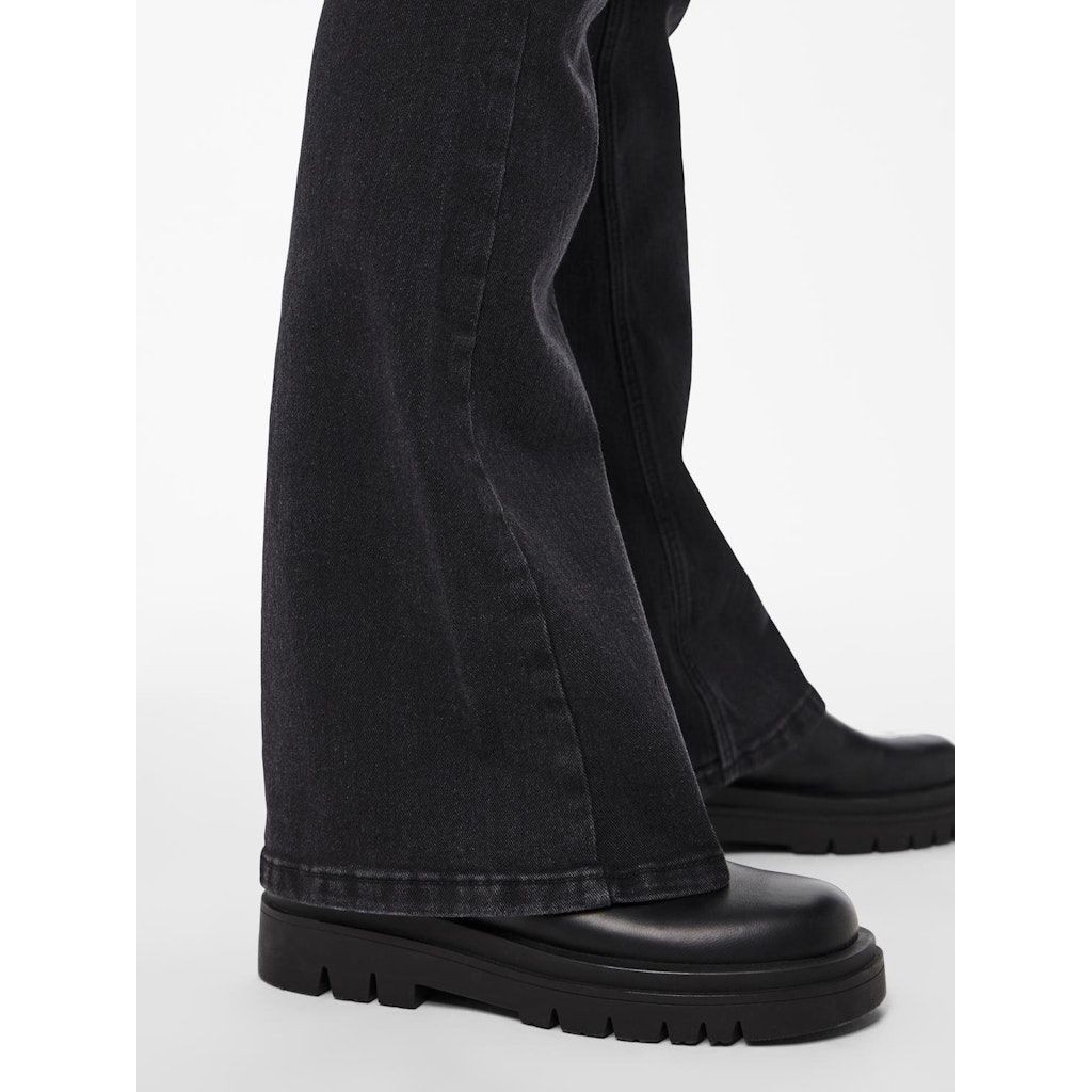 PIECES Platėjantys džinsai moterims, Juoda, PCPEGGY FLARED HW JE 6