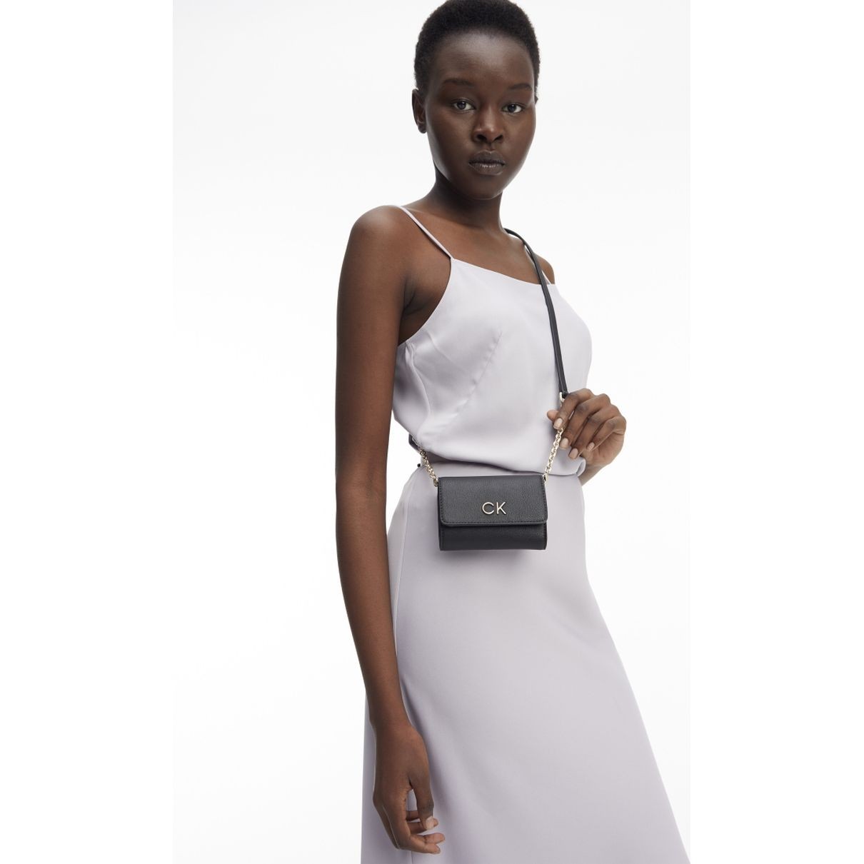 CALVIN KLEIN Rankinė per petį moterims, Juoda, Re-lo strap crossbody 4