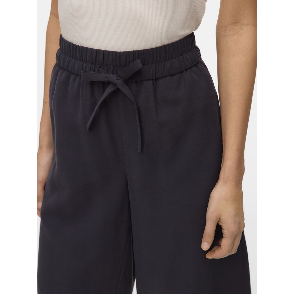 VERO MODA Šortai moterims, Juoda, Carmen long shorts 6