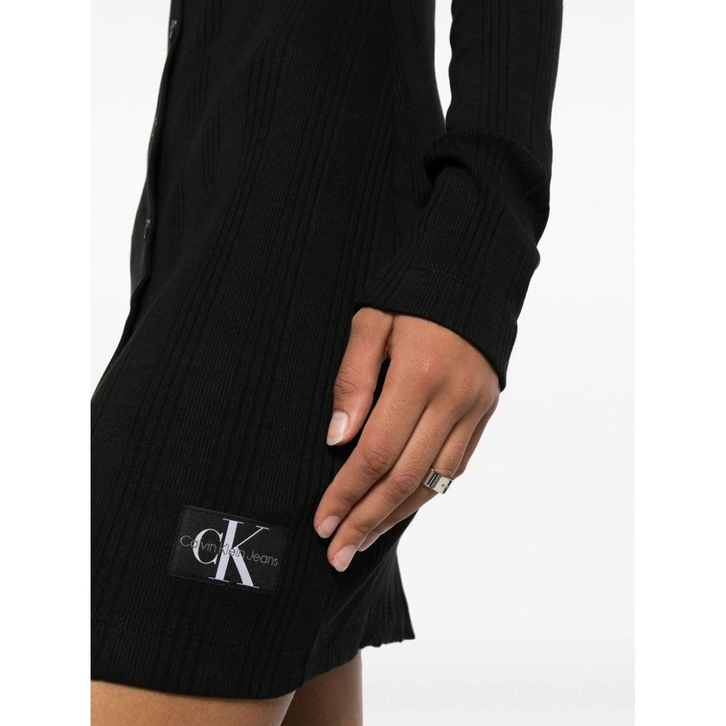 CALVIN KLEIN JEANS Midi suknelė moterims, Juoda, Badge elongated rib shirt dres 4