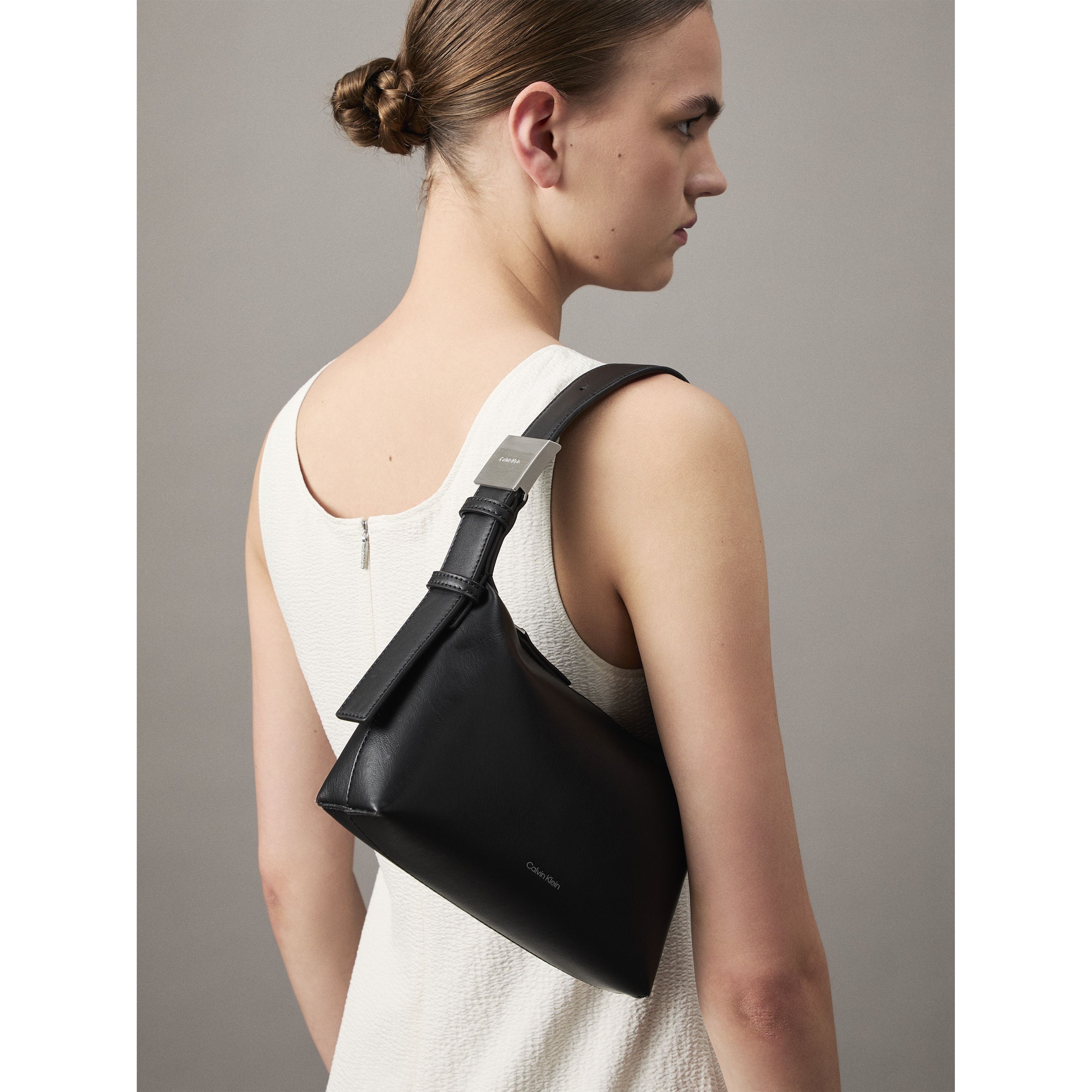 CALVIN KLEIN Rankinė per petį moterims, Juoda, Hardware handle mini crossover 4