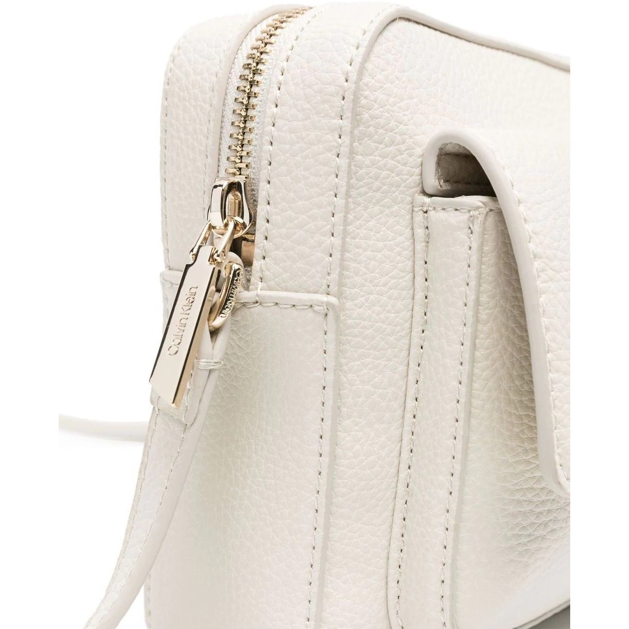 CALVIN KLEIN Rankinė per petį moterims, Smėlio, RE-LOCAMERA BAG WITH FLAP PBL 3