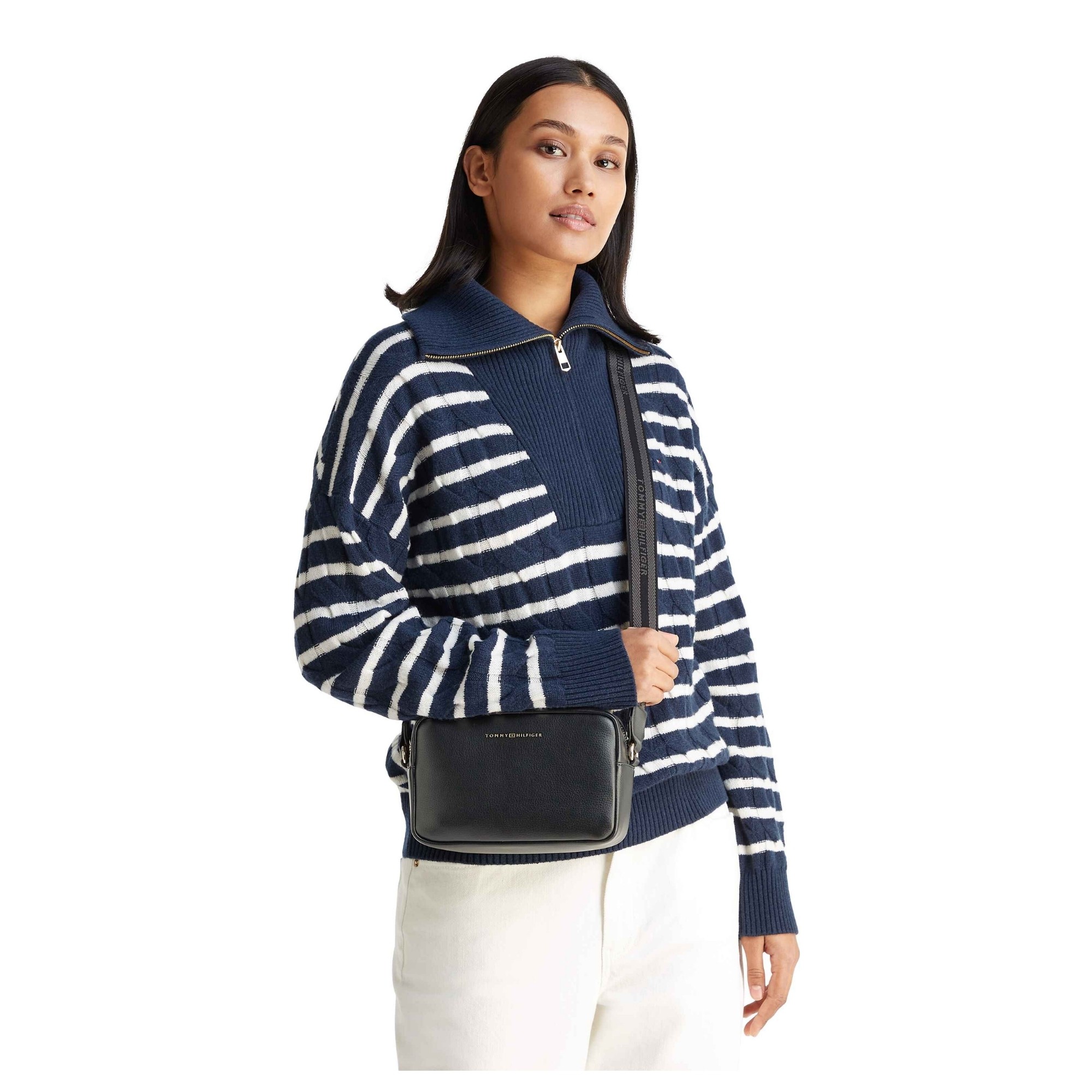 TOMMY HILFIGER Rankinė per petį moterims, Juoda, TH logotape camera bag 5