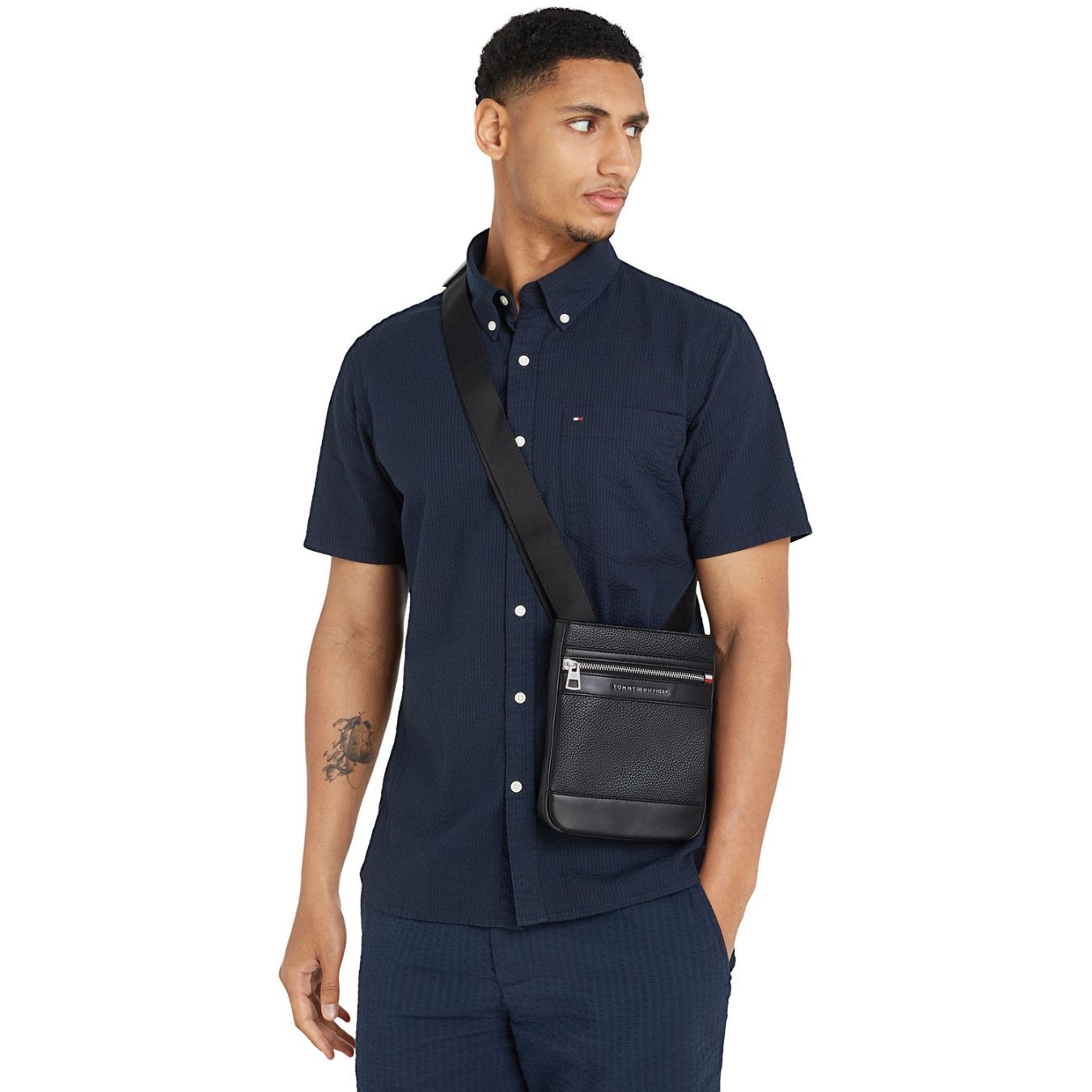 TOMMY HILFIGER Rankinė per petį vyrams, Juoda, Central mini crossover 5