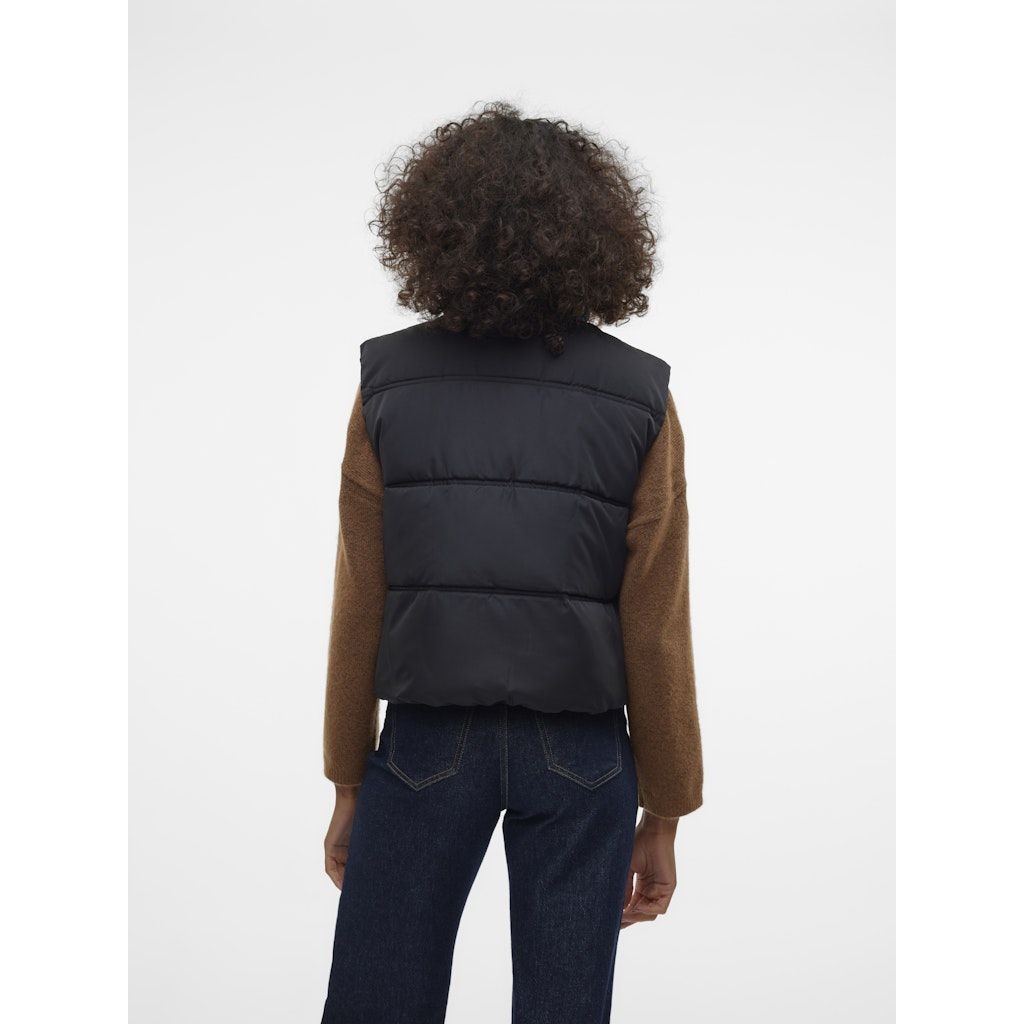 VERO MODA Pūkinė liemenė moterims, Juoda, Klea short waistcoat 2