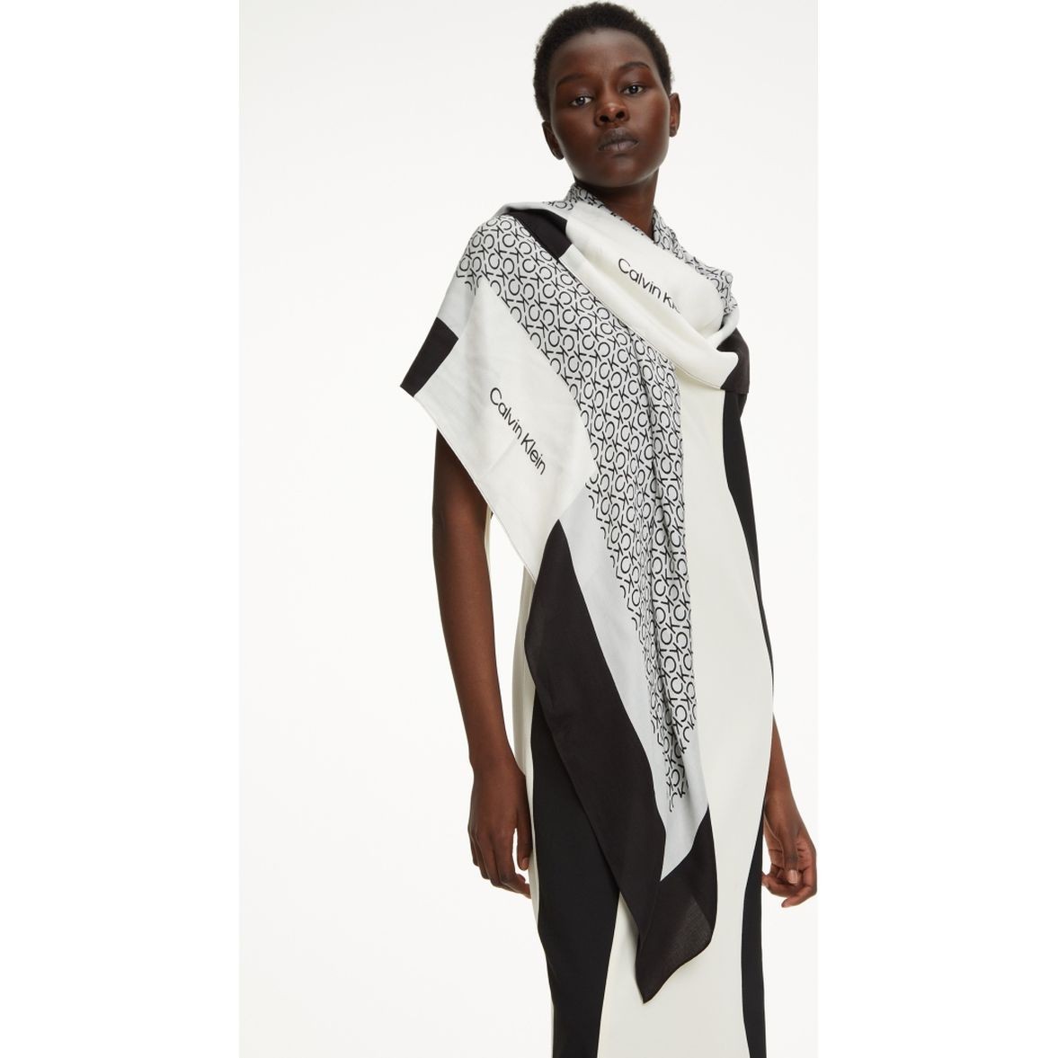 CALVIN KLEIN Skara moterims, Juoda, Geo minimal scarf 130x130 4