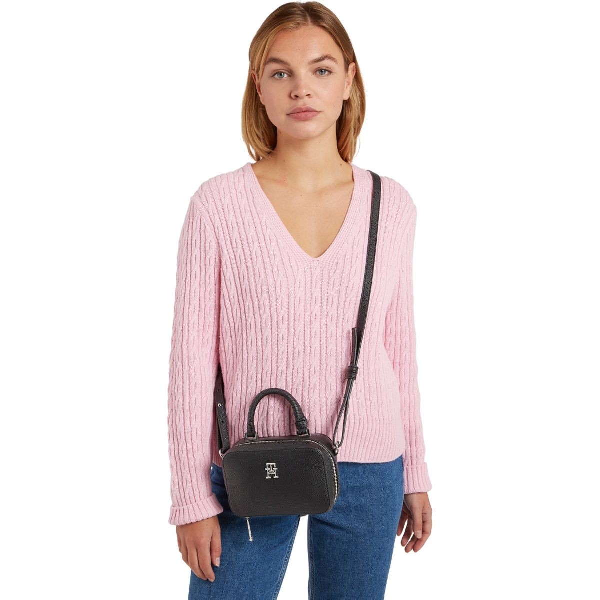 TOMMY HILFIGER Rankinė per petį moterims, Juoda, Emblem trunk crossbody 5