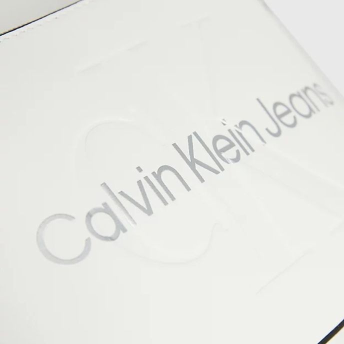 CALVIN KLEIN JEANS Rankinė per petį moterims, Balta, Sculpted camera pouch 3