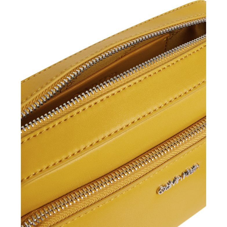 CALVIN KLEIN Rankinė per petį moterims, Auksinė, MUST CAMERA BAG W/PCKT LG 3