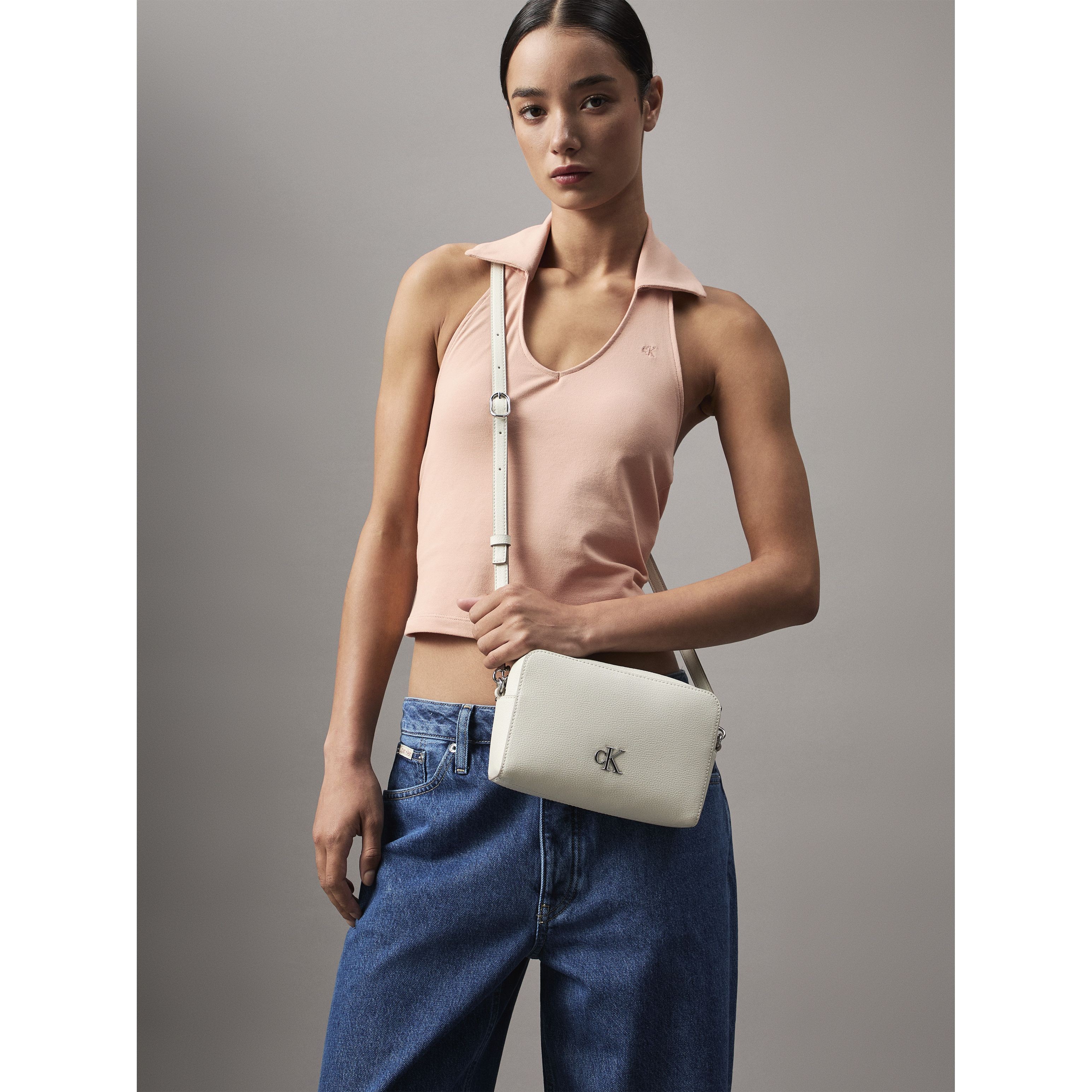 CALVIN KLEIN JEANS Rankinė per petį moterims, Smėlio, Minimal monogram crossover 4