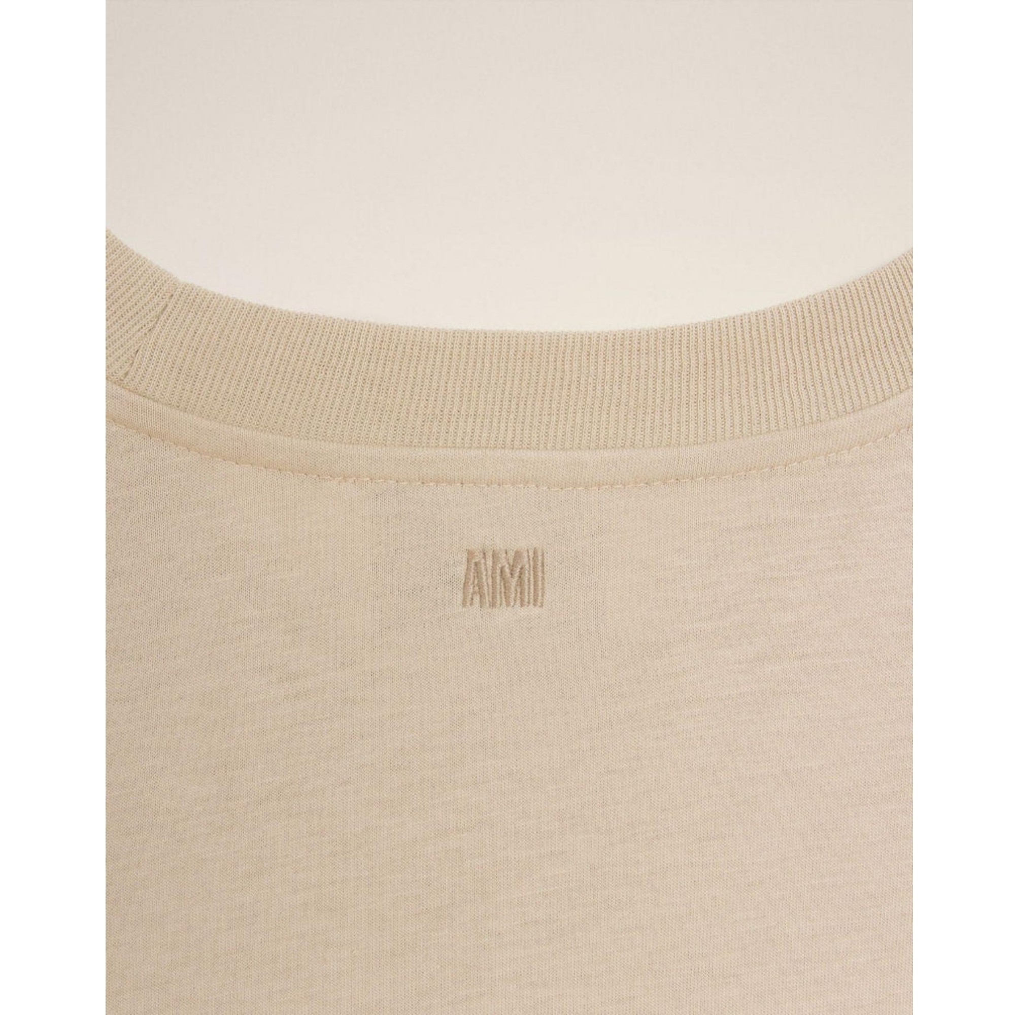 AMI PARIS Marškinėliai trump. rankovėmis moterims, Smėlio, Cropped contrasted adc t shirt 2