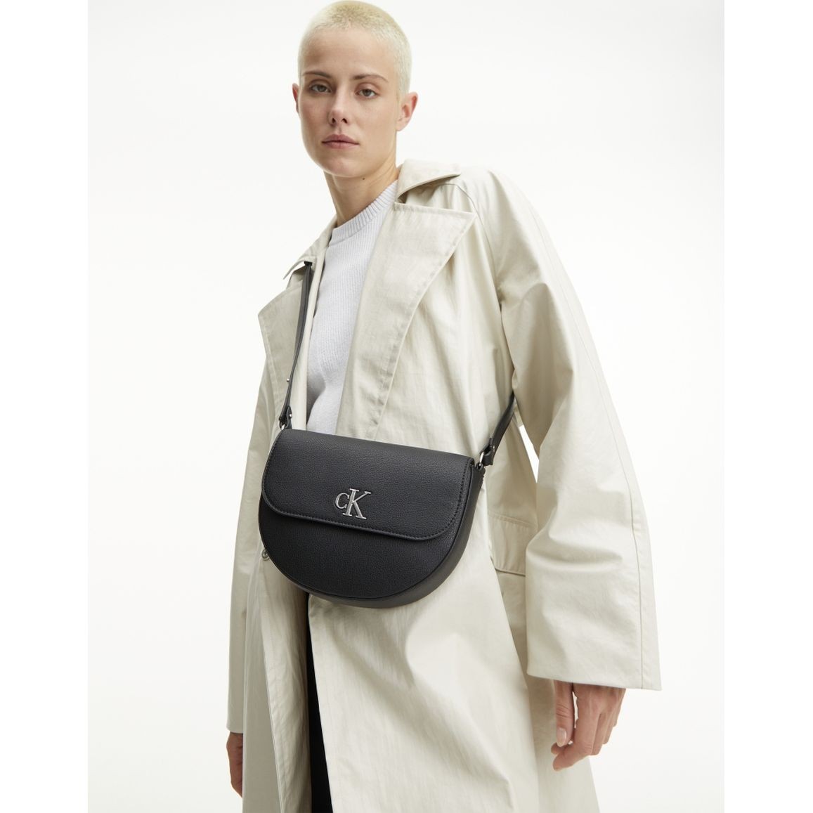 CALVIN KLEIN JEANS Rankinė per petį moterims, Juoda, Minimal saddle crossbody 4