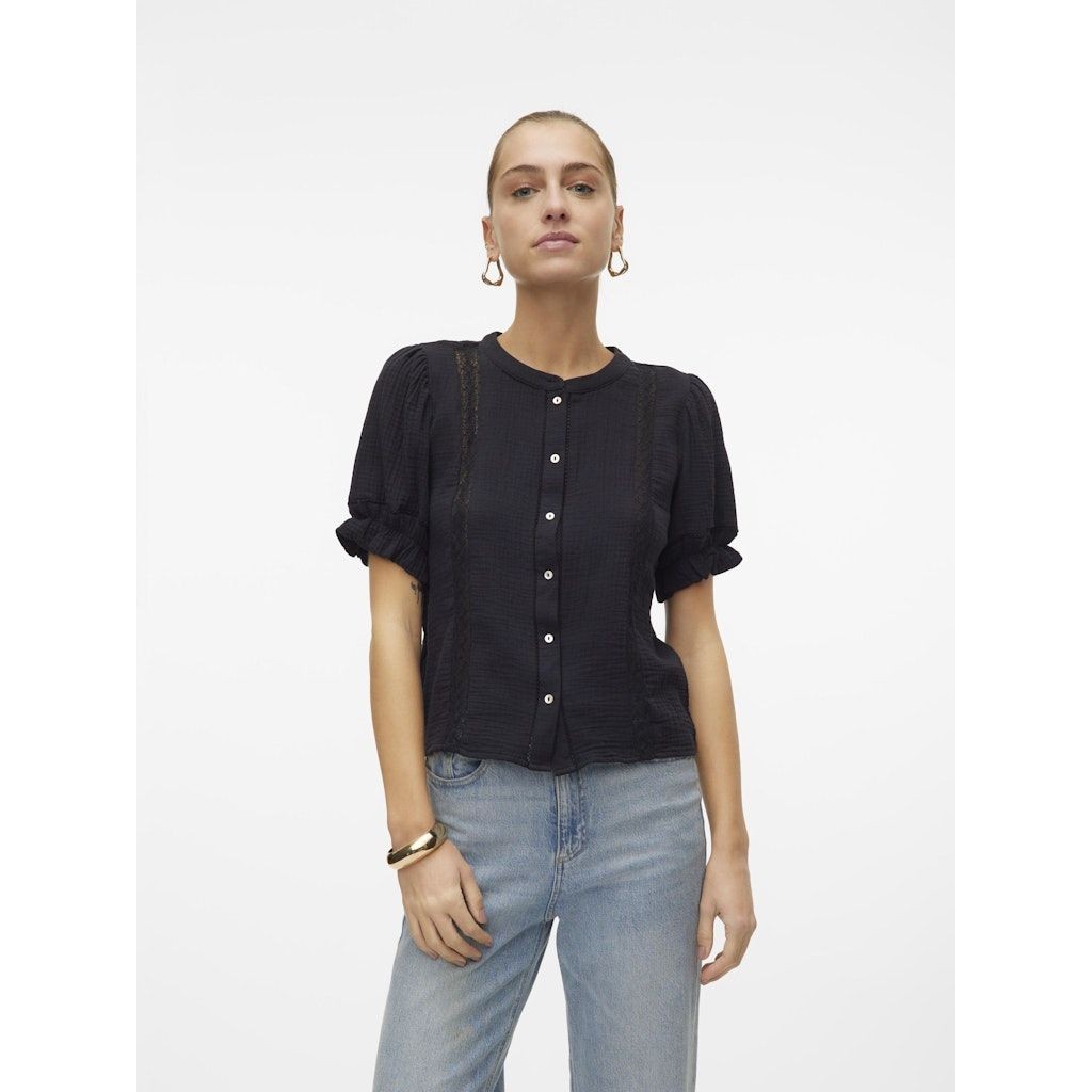 VERO MODA Marškiniai trump. rankovėmis moterims, Juoda, Natali lace short top 1