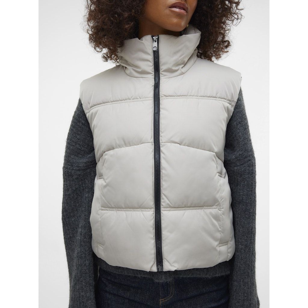 VERO MODA Pūkinė liemenė moterims, Smėlio, Klea short waistcoat 3