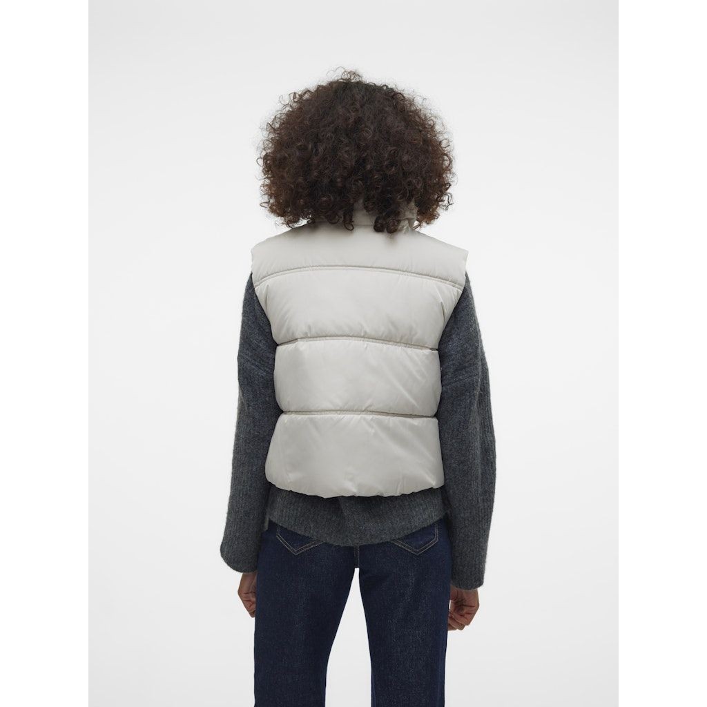VERO MODA Pūkinė liemenė moterims, Smėlio, Klea short waistcoat 1
