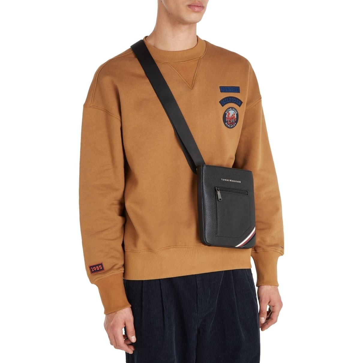 TOMMY HILFIGER Rankinė per petį vyrams, Juoda, Central mini crossover 5