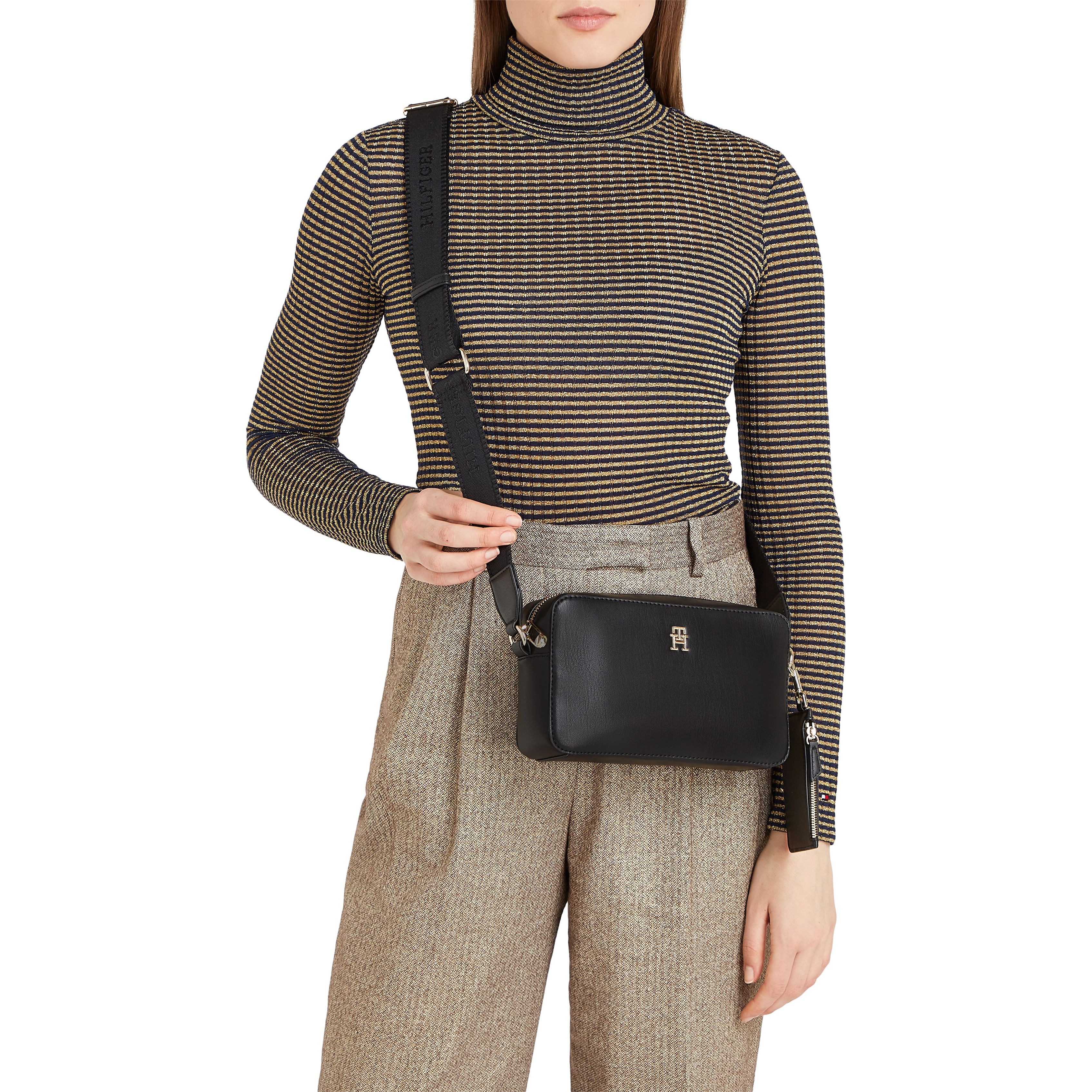 TOMMY HILFIGER Rankinė per petį moterims, Juoda, Monotype camera bag 4