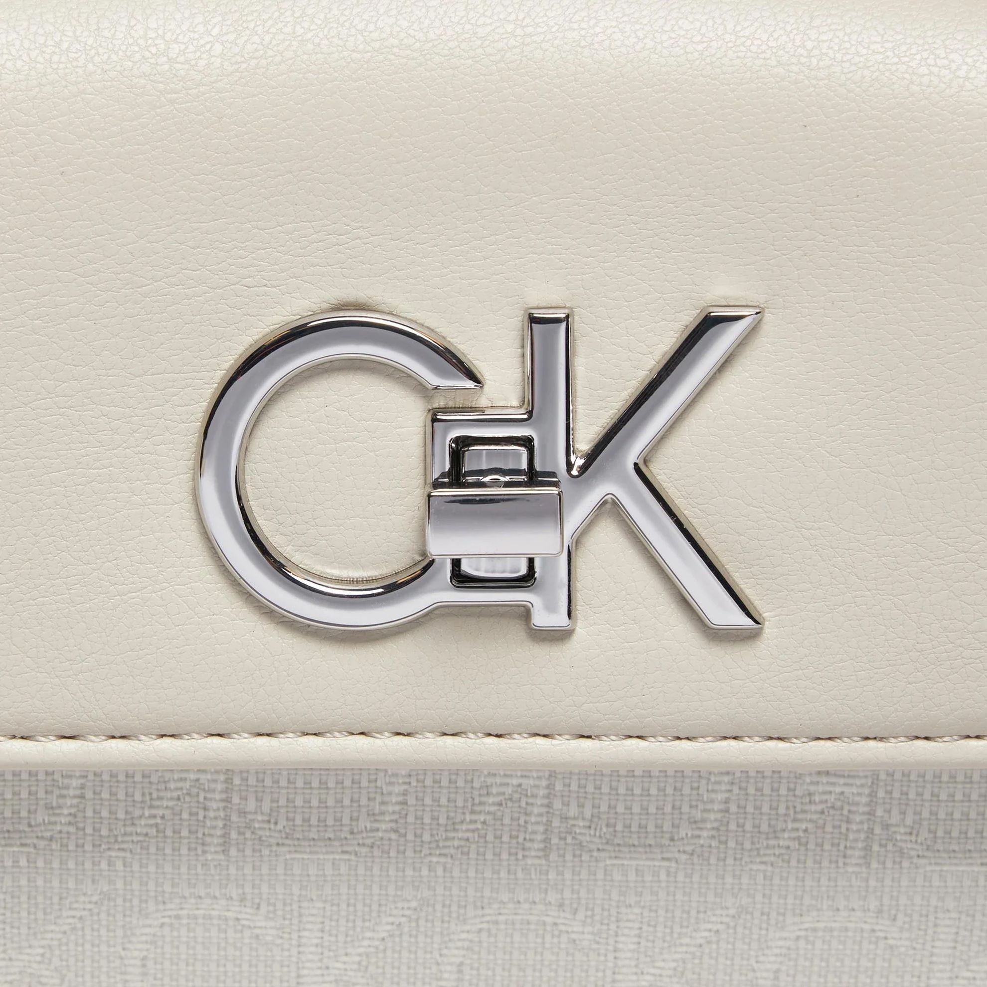 CALVIN KLEIN Rankinė per petį moterims, Smėlio, Re-lock mini crossbody bag 4