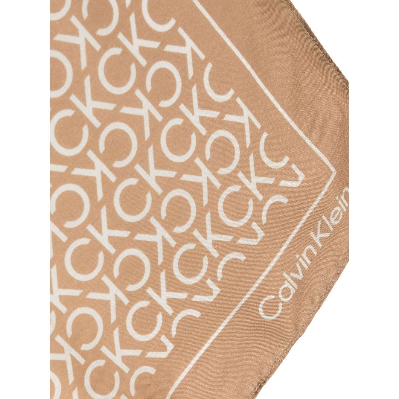 CALVIN KLEIN Šalikas moterims, Smėlio, MONOGRAM SILK BANDANA 70X70 2