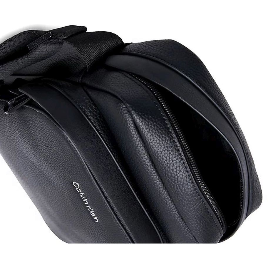 CALVIN KLEIN Rankinė per petį vyrams, Juoda, Must reporter 4