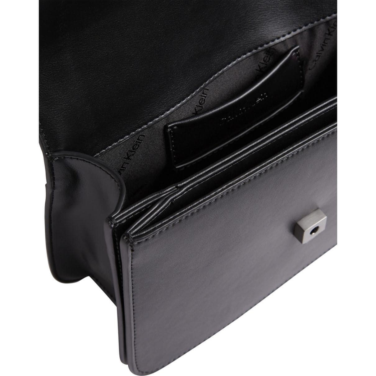 CALVIN KLEIN moteriška juoda rankinė per petį Bar hardware shoulder bag
