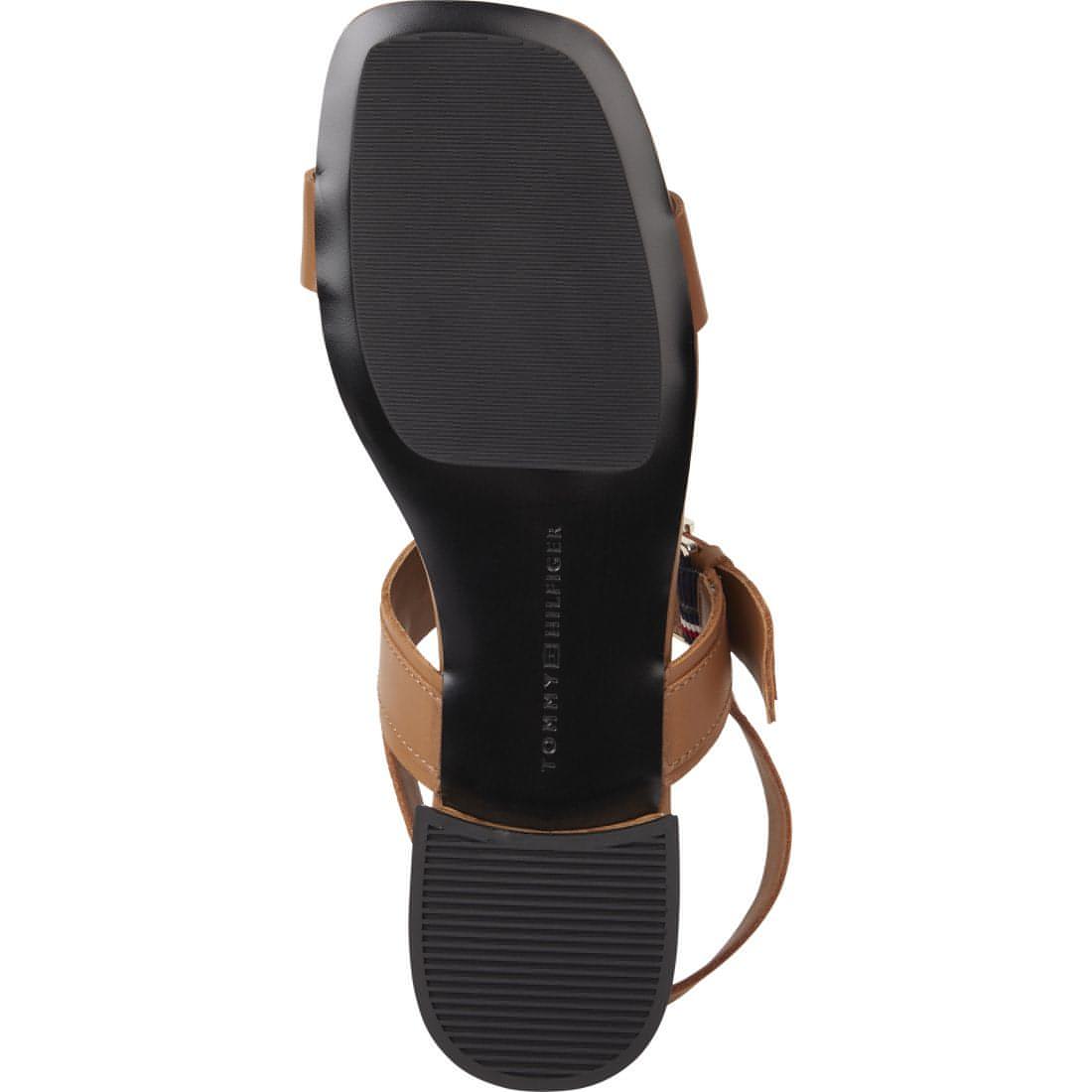 TOMMY HILFIGER moteriškos rudos basutės Hardware flat sandal
